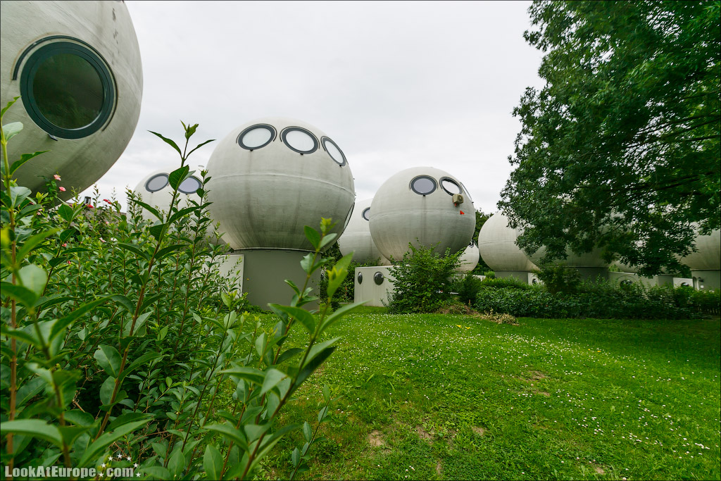 LookAtEurope.com - Фотогалоп по Европе. Чехия, Германия, Голландия.  Дома шары в голландском городе Хертогенбош | Holland, Bolwoningen Houses of Hertogenbosch