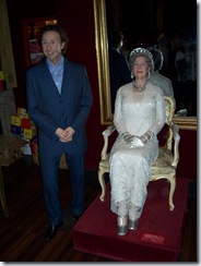 2011.08.15-168 Stéphane Bern et la reine d'Angleterre