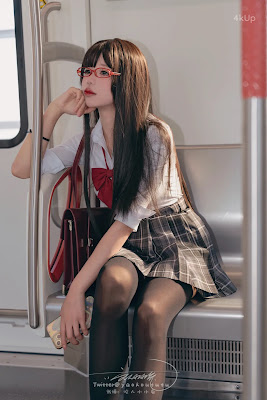 Coser@黏黏团子兔 电车惊魂& 期待