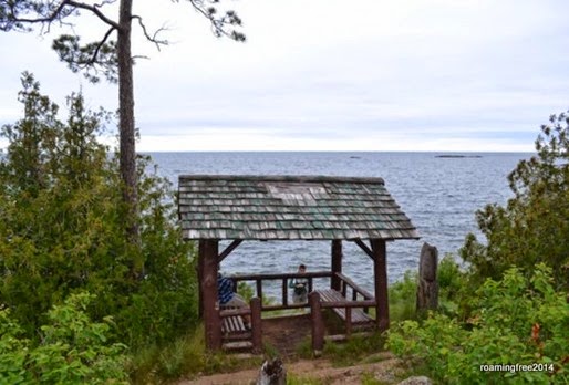 A little hut overlooking the lake