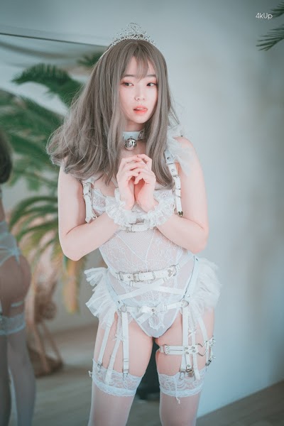 DJAWA Photo – Bambi (밤비) – “Reine de Blanc (B-side)”