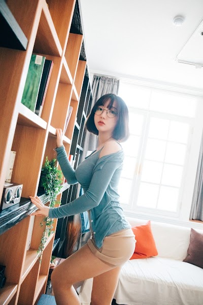 [Loozy] Son Ye-Eun (손예은) Librarian Girl