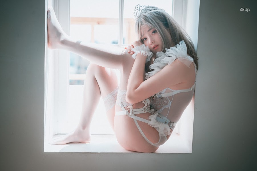 DJAWA Photo – Bambi (밤비) – “Reine de Blanc (B-side)”