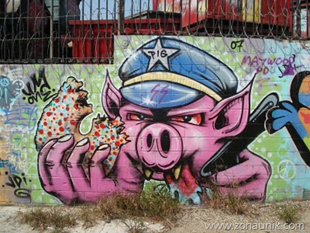 Graffiti-Street-Art-Character-Pig-Lapd