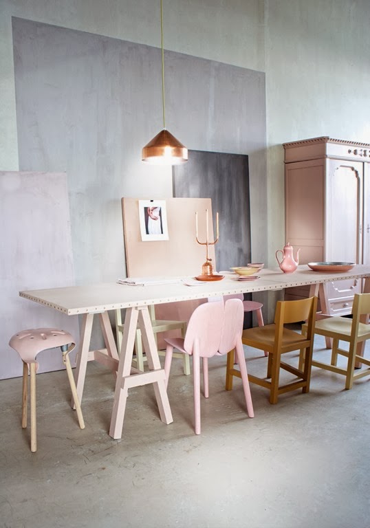 [eetkamer-tafel-stoelen-roze-koper-ha.jpg]