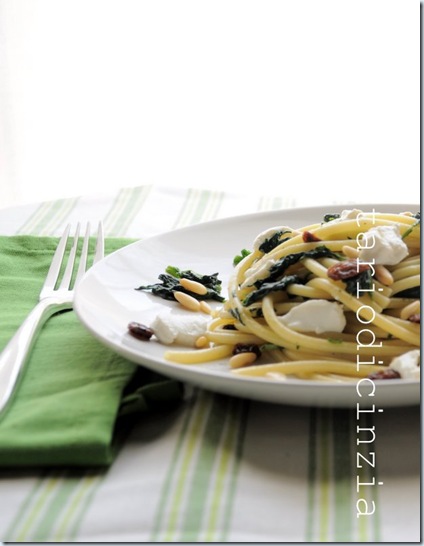 Bucatini spinaci,ricotta,pinoli e uvetta