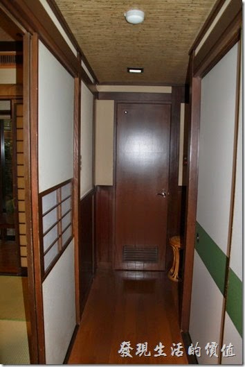 日本北九州-由布院-彩岳館。這日本和室房因為使用了很多的拉門，說真的有點像迷宮，進門的時候還得轉來轉去的才能進到最裡面。