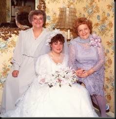 Mom, Simmy and Grannie Annie 1985077