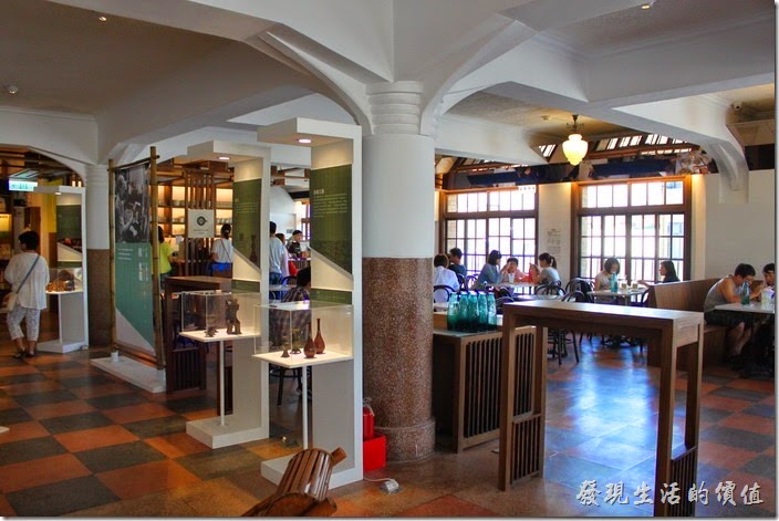 台南林百貨四樓有林百貨咖啡廳。