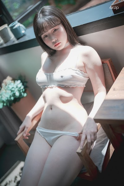 DJAWA Photo – Pia (피아) Cozy White