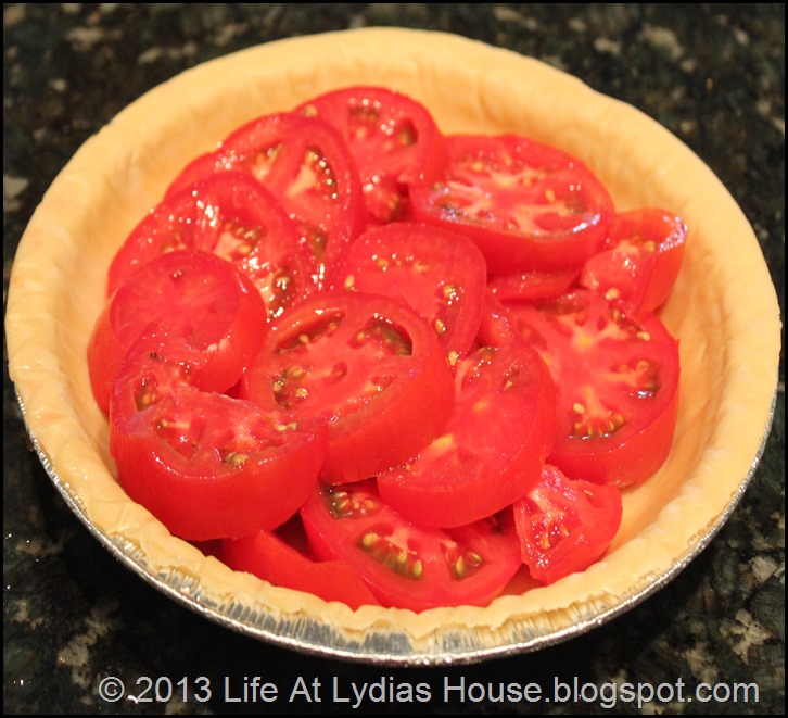 fresh tomatoes in the pie shell