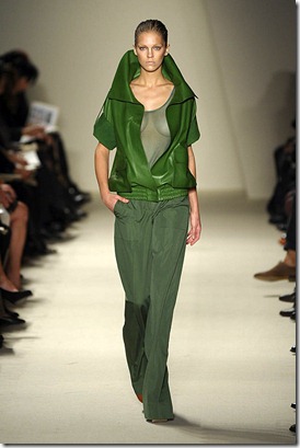 AKRIS-SPRING-2011-RTW-PODIUM-030_runway