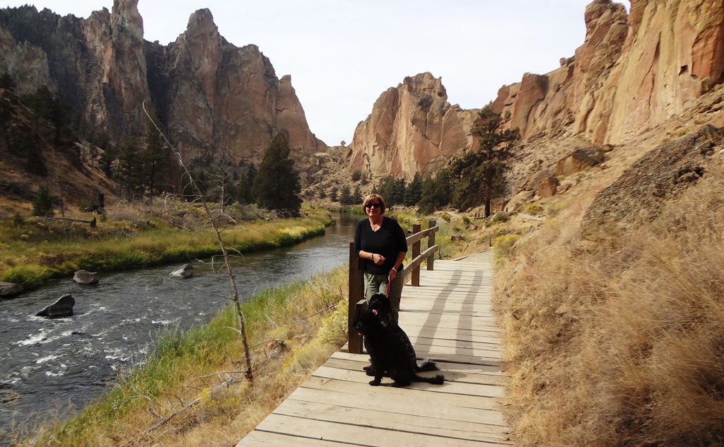 [smith-rock-river-walk-pam-and-dogs4.jpg]