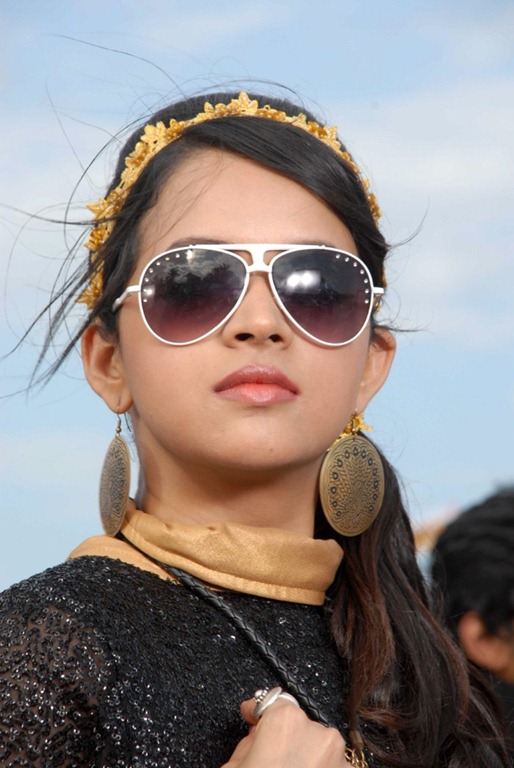 [actress_bhavana_latest_stylish_pic%255B4%255D.jpg]