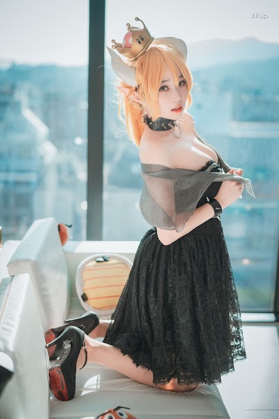 DJAWA Photo – Bambi (밤비) – Halloween with Bowsette (Super Mario Bros.)