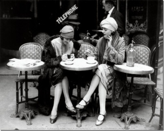 PL085~Women-sitting-at-a-Cafe-Terrace-Posters