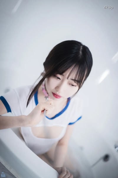 [BLUECAKE] Kim Ji-won (김지원) White One + RED.Ver