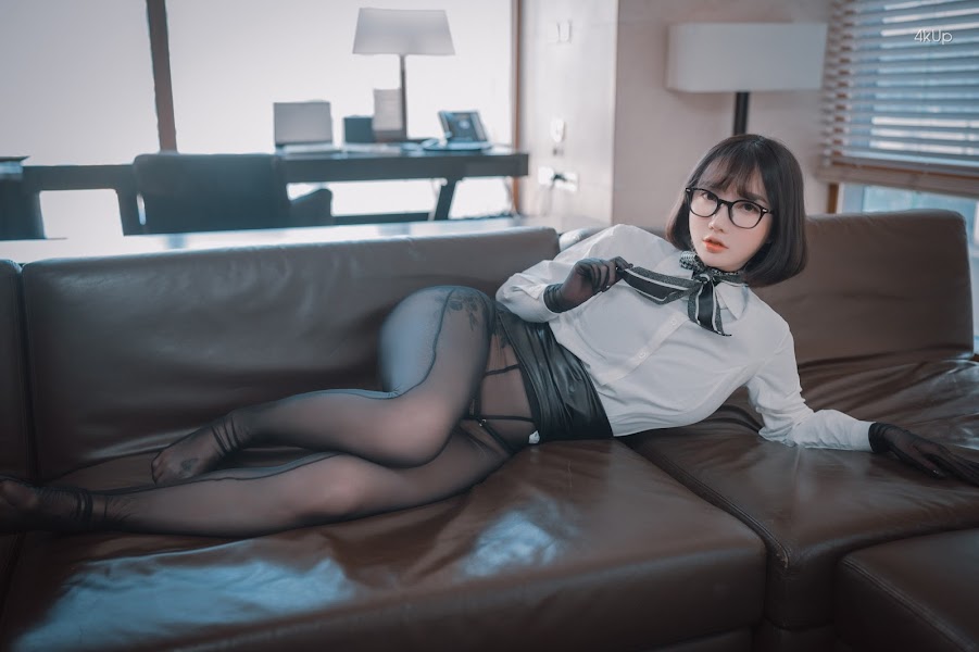 DJAWA Photo – Son Ye-Eun (손예은) Naughty Supervisor