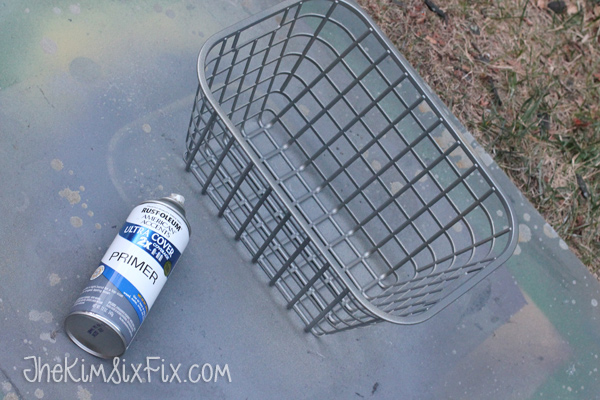 Spray painting plastic basket