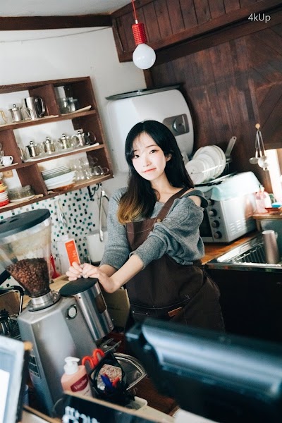 [Loozy] Bambi (밤비) Cafe Alba