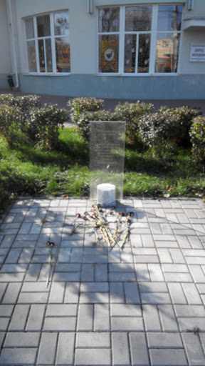 Памятник Таничу Михаилу Исаевичу