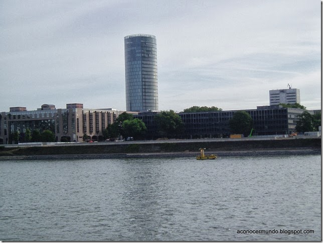 34-Colonia. Köln Triangle desde el otro lado del Rin - P9010016