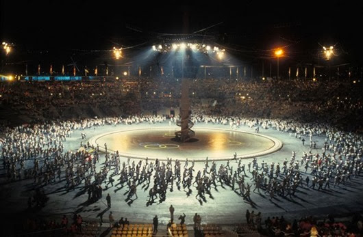 La cérémonie d'ouverture des XVIe Jeux Olympiques d'hiver d'Albertville, mise en scène par le chorégraphe Philippe Decouflé.
