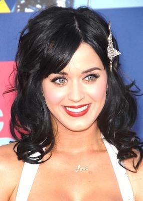 Katy Perry beautiful wavy hairstyle