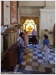 В Храме Зуба Будды. Канди. Шри-Ланка. Фото Холоденина А. www.timeteka.ru