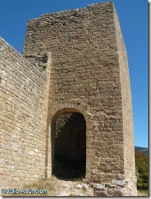 Entrada al recinto amurallado - Castillo e Loarre