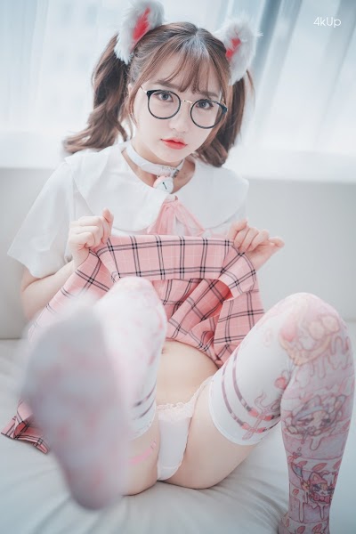 DJAWA Photo – Son Ye-Eun (손예은) Cute Pink