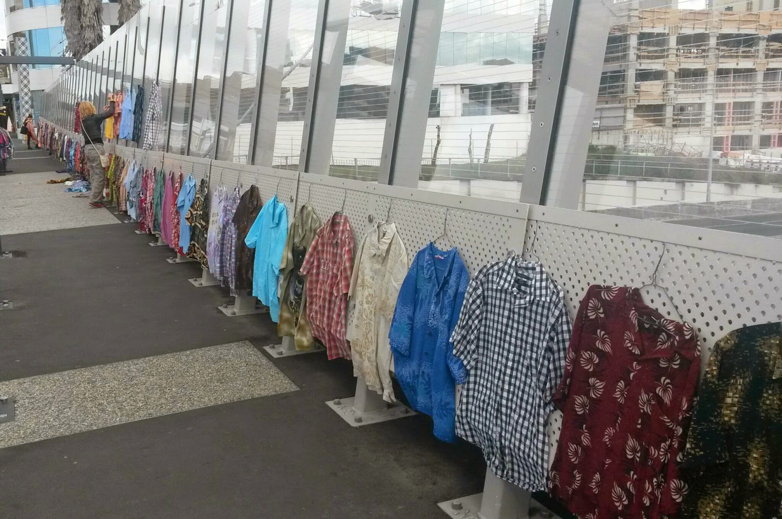 New Zealand 2014/15 Clothes sale on auckland bridge