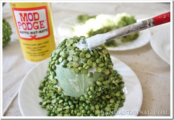 make decorative pea balls