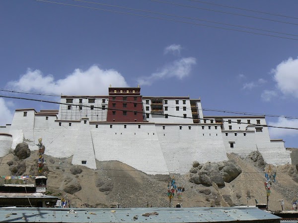 Obiective turistice Tibet: palatul de Shigatse.JPG