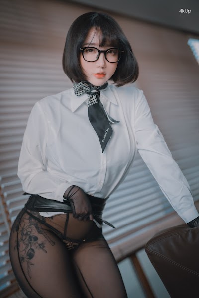 DJAWA Photo – Son Ye-Eun (손예은) Naughty Supervisor