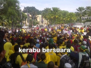 Live Bersih 3.0! Keadaan di luar Masjid Negara