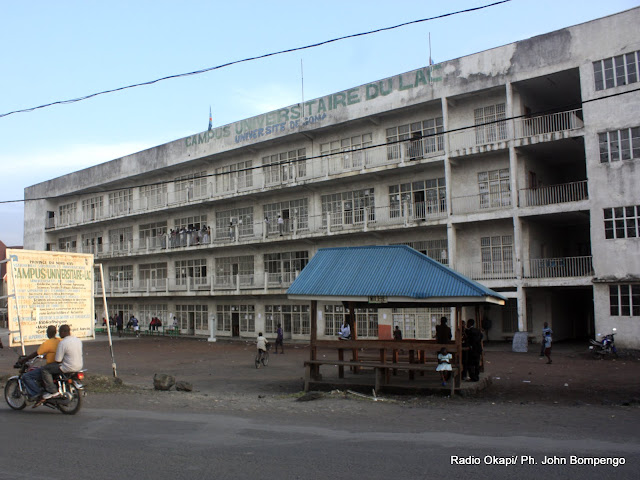 Une vue du bâtiment abritant le Campus Universitaire du Lac, situé le long d'une des avenues principales de Goma ce 7/03/2011. Radio Okapi/ Ph. John Bompengo
