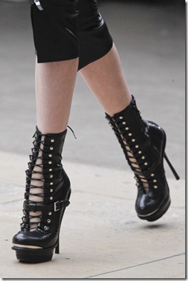 alexander-mcqueen-fall2011-1