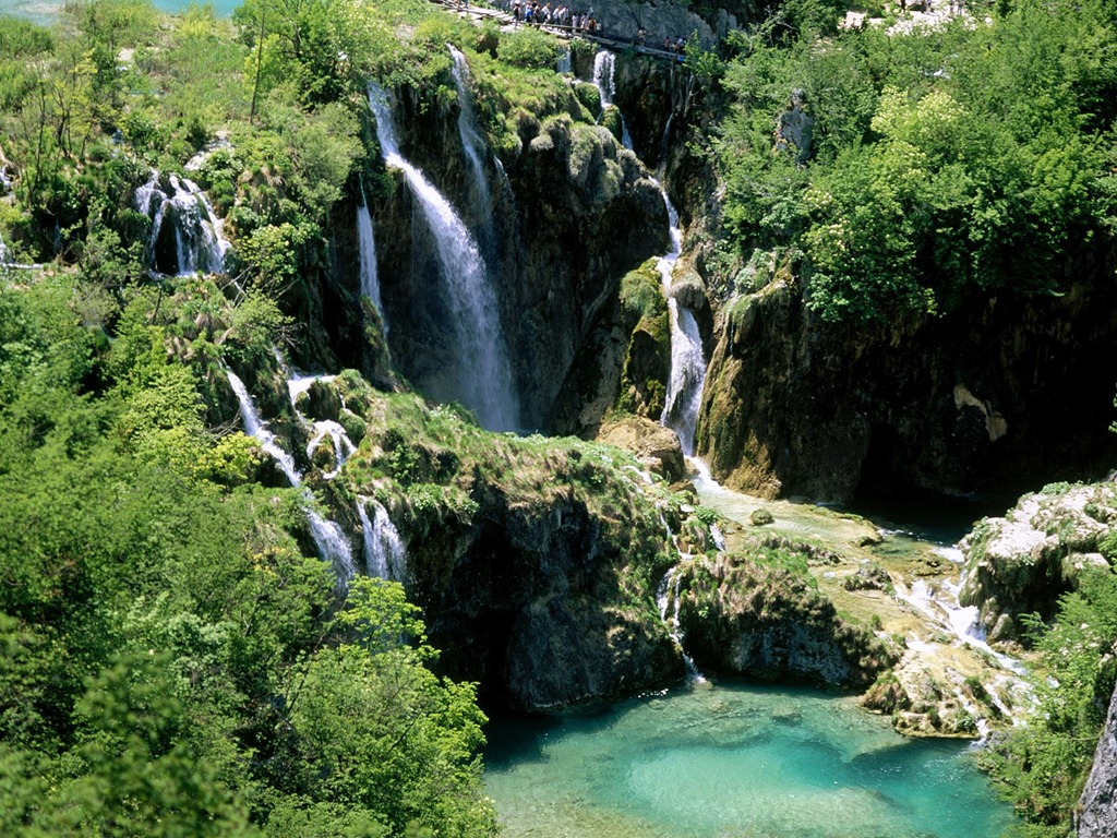 [amazing-waterfalls-of-plitvice-lakes-in-croatia-17%255B3%255D.jpg]
