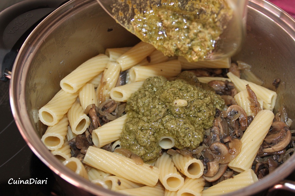 [1-4-pesto-ceba-bolets-4-25.jpg]