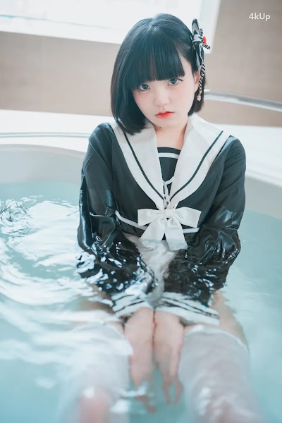DJAWA Photo – Jeong Jenny (정제니) “Swimming Lessons #12”