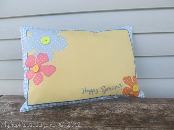 easy diy pillow made from a place mat