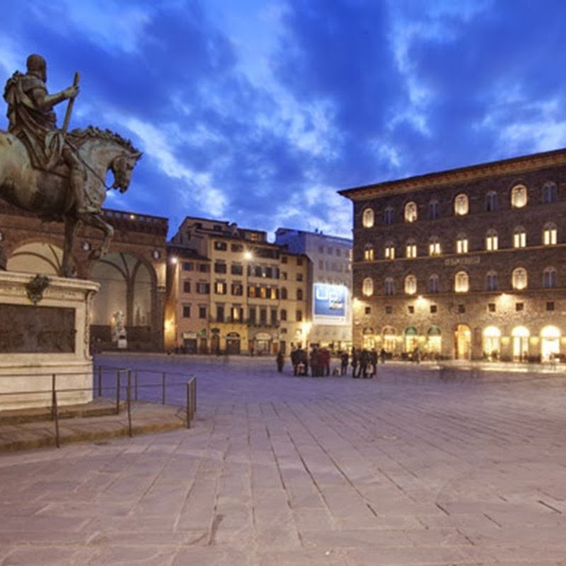 Il Palazzo del Leone a Firenze è da sempre icona e “quinta” della Piazza della Signoria.