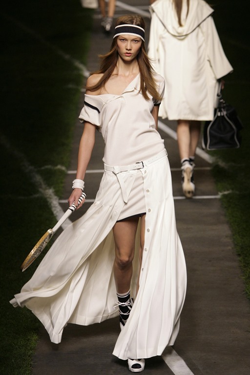 [hermes-spring-2010-ready-to-wear-gaultier-karlie-2%255B4%255D.jpg]