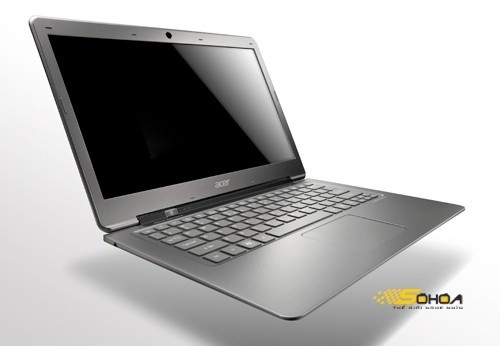尤其是宏碁的 Acer Air ，名稱同樣有個 Air 就算了，還長得和 MacBook Air 一模一樣