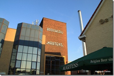 ホップの香りを周りに漂わせているビール醸造所　Brouwerij Martens
