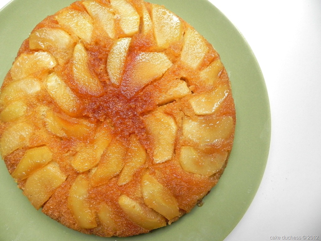 [warm-apple-cornmeal-upside-down-cake-3%255B8%255D.jpg]