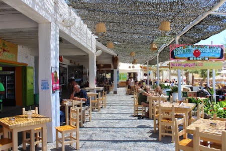 11. Restaurant - Paradise Beach Mykonos.JPG