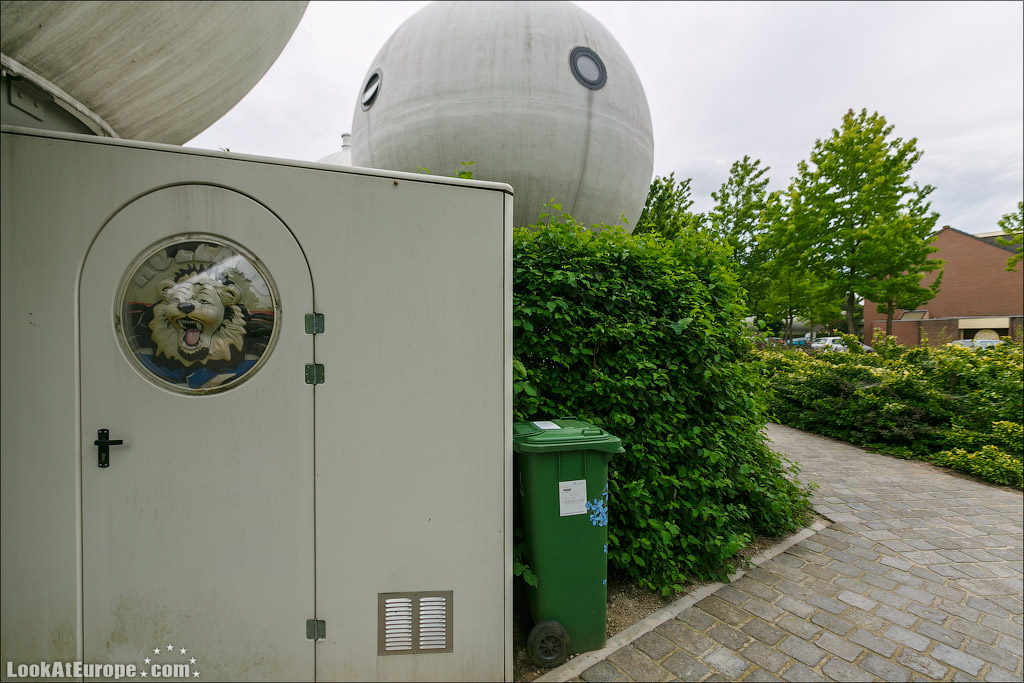 LookAtEurope.com - Фотогалоп по Европе. Чехия, Германия, Голландия.  Дома шары в голландском городе Хертогенбош | Holland, Bolwoningen Houses of Hertogenbosch