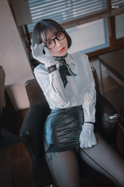DJAWA Photo – Son Ye-Eun (손예은) Naughty Supervisor